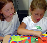 2 girls reading